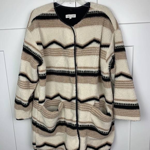 Lou & Grey Fleece Sherpa Jacket LARGE Ivory Black Aztec Boho Snap Ski lodge - Picture 3 of 10